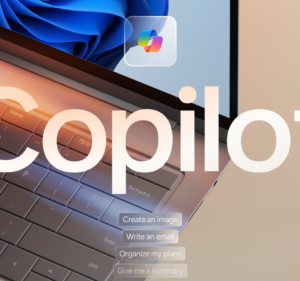 Texto Copilot frente a una computadora