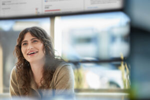 Una estudiante en un aula