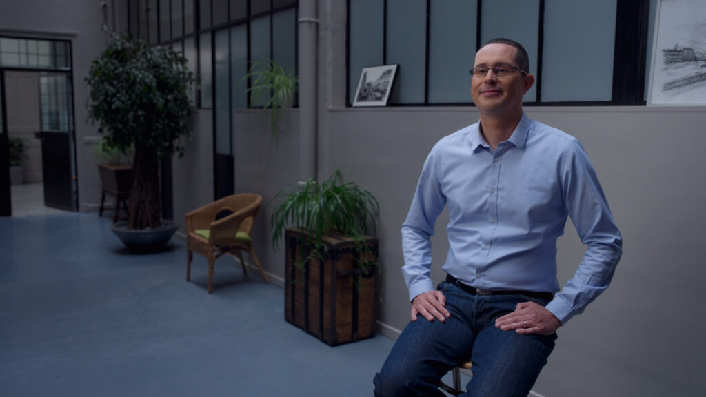 Nicolas Humann, CEO da Witivio, que ajudou a desenvolver o agente copiloto específico para pesquisa. Foto de Trifilm para a Microsoft.