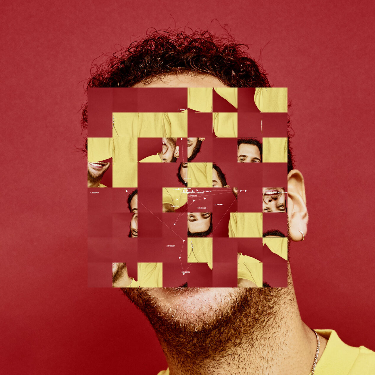 El rostro de un hombre fragmentado por una cuadrícula digital de mosaicos de imágenes aleatorios y puntos de datos.